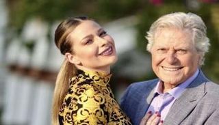 حسين فهمي مع باميلا الكيك