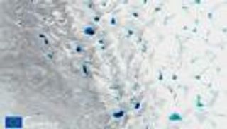 بالصور.. موجة قيظ تُذيب الصفيحة الجليدية في غرينلاند