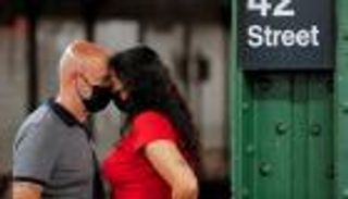 كوفيد دلتا ينشر الذعر في العالم.. عودة تشديد القيود الصحية