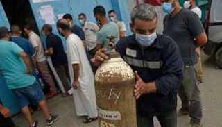 جزائريون يتهافتون على قوارير الأكسجين الطبي لإنقاذ أرواح مرضى كورونا