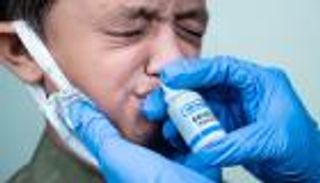 تطعيمات كورونا الأنفية.. حل مثالي لـ"تساقط الفيروس"