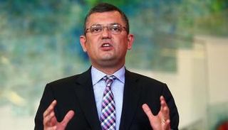 المعارض التركي أوزغور أوزل