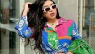 "مايوه" دنيا بطمة يثير الجدل.. والمطربة المغربية "ترفض التعليقات"