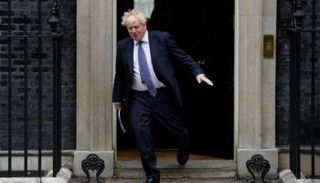 بوريس جونسون يغادر مقر الحكومة البريطانية - أرشيفية
