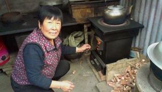 الطبخ بالفحم والأخشاب يعرض العين للخطر- أرشيفية