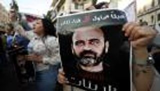 "مقتل بنات".. فلسطينيون يطالبون برحيل عباس في أربعينية الناشط