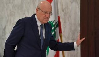 ميقاتي مغادرا القصر الرئاسي.