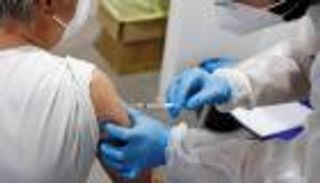 نصف سكان أوروبا يحصلون على كامل لقاحاتهم ضد كورونا