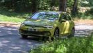 فولكسفاجن جولف تهزم "تسلا" في هذا السباق.. كيف فعلهتا؟