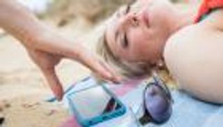 قبل زحمة الصيف.. 5 نصائح لحماية هاتفك الذكي في العطلات