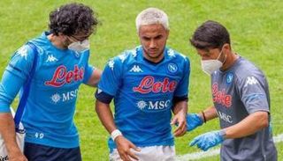 آدم وناس لاعب نابولي