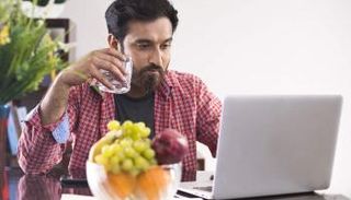 زيادة الوزن الناتج عن العمل المنزلي تؤدي إلى تفاقم وضع كورونا