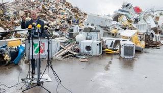 أرمين لاشيت يواجه فترة صعبة قبل الانتخابات الألمانية