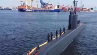وصول الغواصة (S-44) إلى قاعدة الإسكندرية البحرية