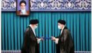 تنصيب رئيسي.. غضب العمال يتحدى "حصار" خامنئي