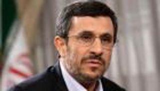 حرب "الذاكرة الرئاسية" في إيران.. ماذا طلب نجاد من رئيسي؟