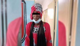 سنغالي يتنكر بزي امرأة لتقديم الامتحانات محل صديقته