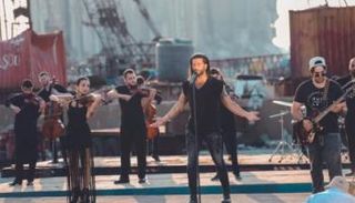 فادي أندراوس في مشهد من الأغنية