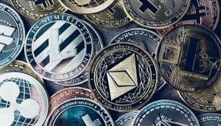 تباين أسعار العملات الرقمية