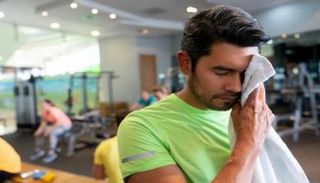 زيادة إفرازات العرق من مشاكل فصل الصيف