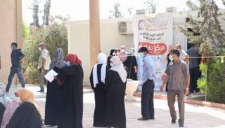 ليبيون ينتظرون الحصول على جرعات لقاح كورونا