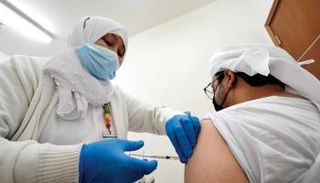 حملة تطعيم لقاح كورونا تتواصل في الإمارات