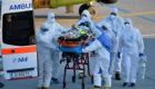 كورونا يشن "هجمة مرتدة".. 3 أسباب وراء التفشي الأكبر للفيروس