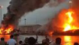 حريق يلتهم 4 قوارب تجارية في إيران