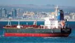 بطولة خاصة.. كيف نجت سفينة "خليج عمان" من الاختطاف؟