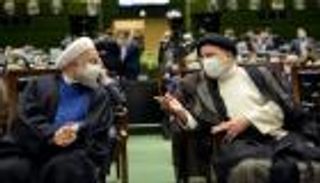 الفساد في إيران.. "مبنى السلام" يشعل الحرب بين رئيسي وروحاني