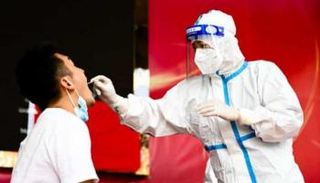 إجراء فحوصات كورونا في الصين