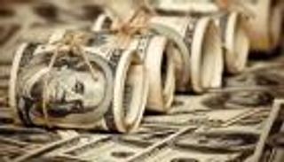 سعر الدولار يلامس أعلى مستوى في أسبوع.. وينتظر اختبار الوظائف