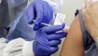 أمريكا تحصن نصف سكانها ضد كورونا.. 165 مليونا تلقوا اللقاح