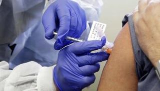 البيت الأبيض يؤكد أن 50% من الأمريكيين تلقوا الجرعات الكاملة للقاح كورونا