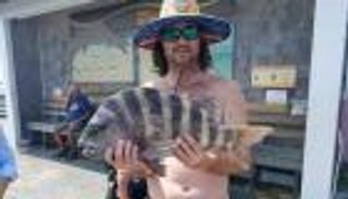 أمريكي يصطاد "رأس الغنم".. سمكة بـ"أسنان بشرية"