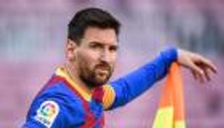 برسائل مؤثرة.. لاعبو برشلونة يودعون ميسي عبر "واتساب"