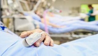 ارتفاع عدد مصابي كورونا بمستشفيات فرنسا- أرشيفية