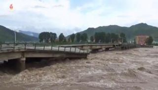 جانب من آثار الدمار الناتج عن الفيضانات