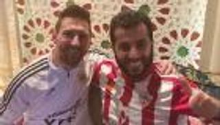 بالفيديو.. ميسي يهنئ تركي آل الشيخ في ليلة وداع برشلونة