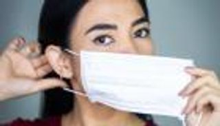 خبير أمراض معدية: سنودع الكمامات في هذا التوقيت