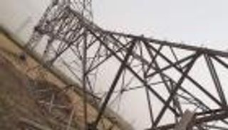 توقف خط كهرباء بالعراق إثر تفجير برج للطاقة شرقي الموصل