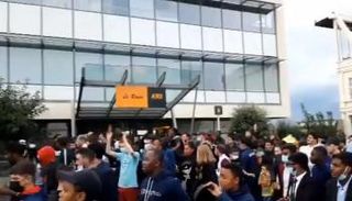 جماهير باريس تحتشد من أجل ميسي