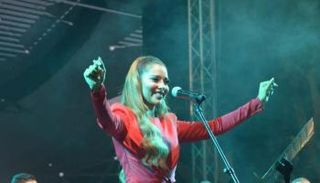 المطربة بلقيس في إحدى حفلاتها