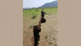 الانشقاقات امتدت لأكثر من كيلومتر