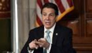 حاكم نيويورك "المتحرش".. تفاصيل تروى لأول مرة