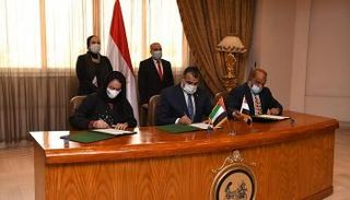 مصر توقع مع شركة إماراتية عقود تصنيع السيارات 