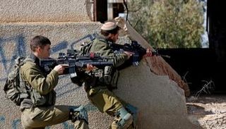 جنود إسرائيليون قرب الحدود مع سوريا- الفرنسية