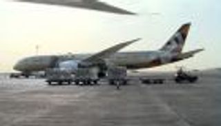 الإمارات ترسل 300 ألف جرعة من لقاح كورونا إلى القمر المتحدة