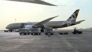 ‎طائرة مساعدات إماراتية إلى القمر المتحدة - أرشيفية