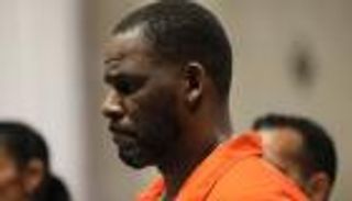 انطلاق محاكمة آر كيلي في قضايا انتهاكات جنسية.. تفاصيل مريعة